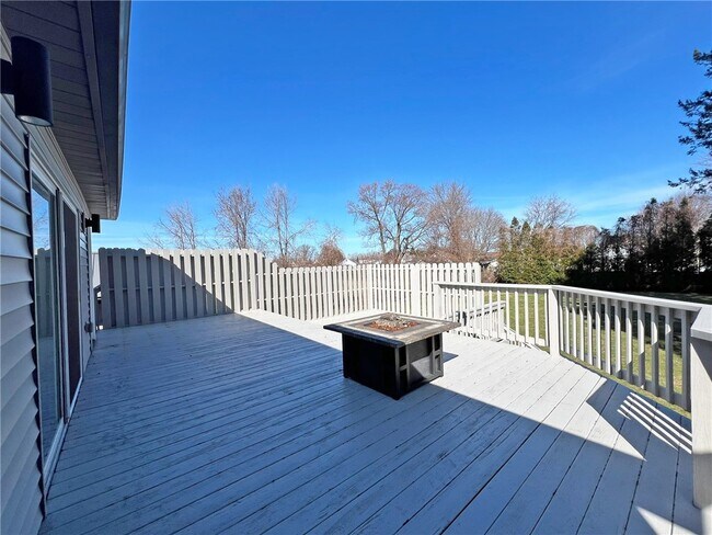 Building Photo - 1315 Peninsula Dr