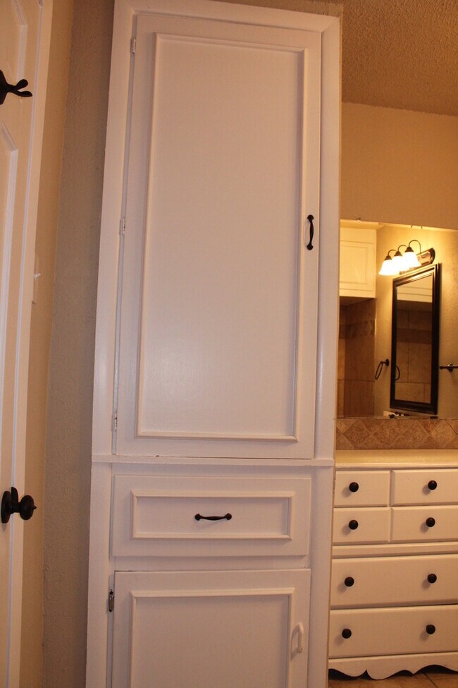 Building Photo - PRE -LEASING FOR AUGUST ! Spacious 4 Bedroom/2 Bath House