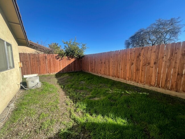 Building Photo - 8744 Fox Creek Dr