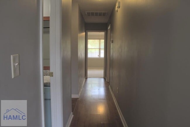 Building Photo - 2356 Rowe St