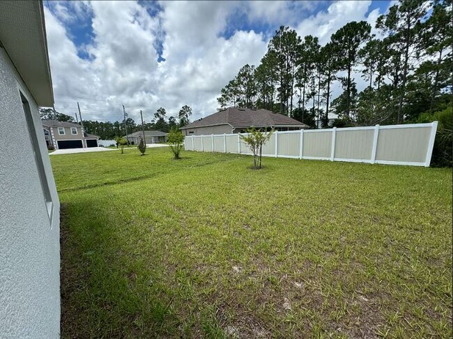 Building Photo - 5 Upland Pl