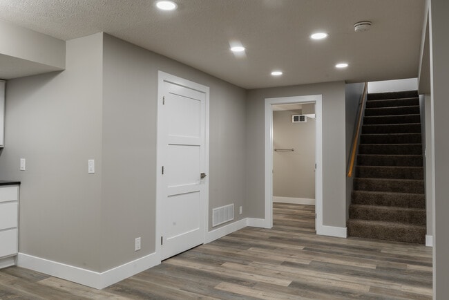 Building Photo - 7337 Collister Rd