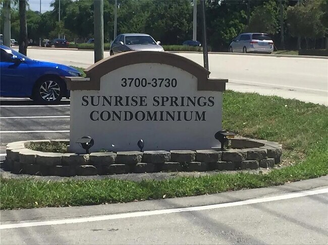 Building Photo - 3720 N Pine Island Rd