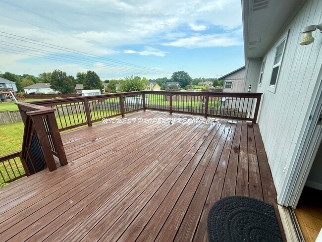 Building Photo - Lee's Summit Schools! 3 Bedroom/2.5 Bath H...