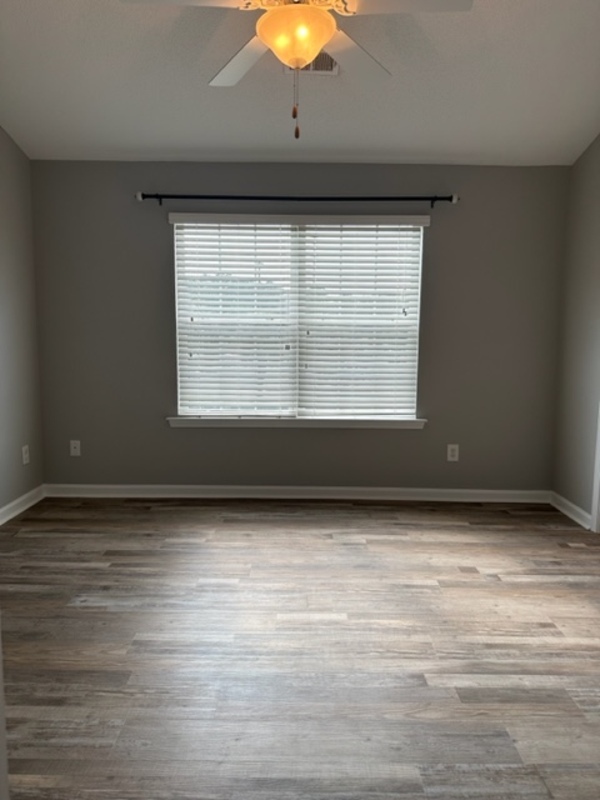 Building Photo - 302 Irvine Ct