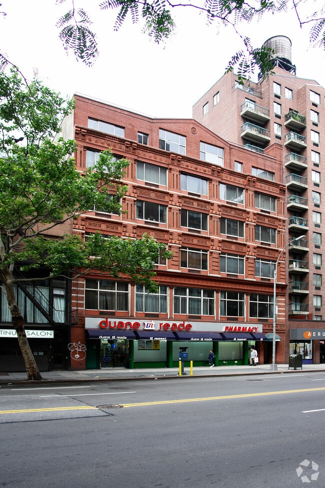 Building Photo - 140 W 23RD ST