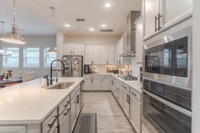 Building Photo - 24634 Songlark Bend Dr