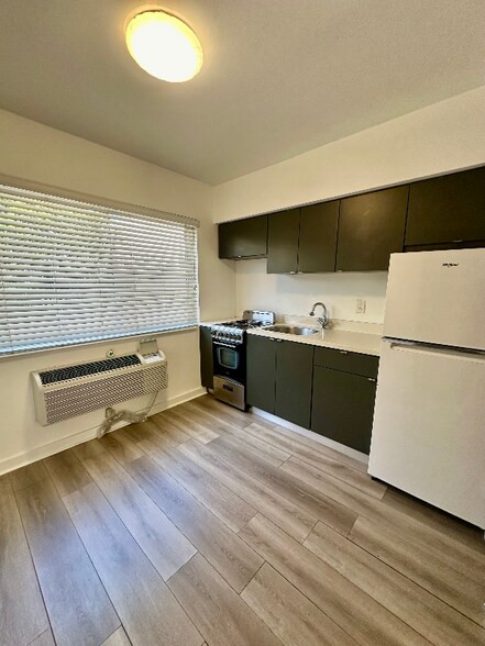 Building Photo - 631 NE 72nd Terrace