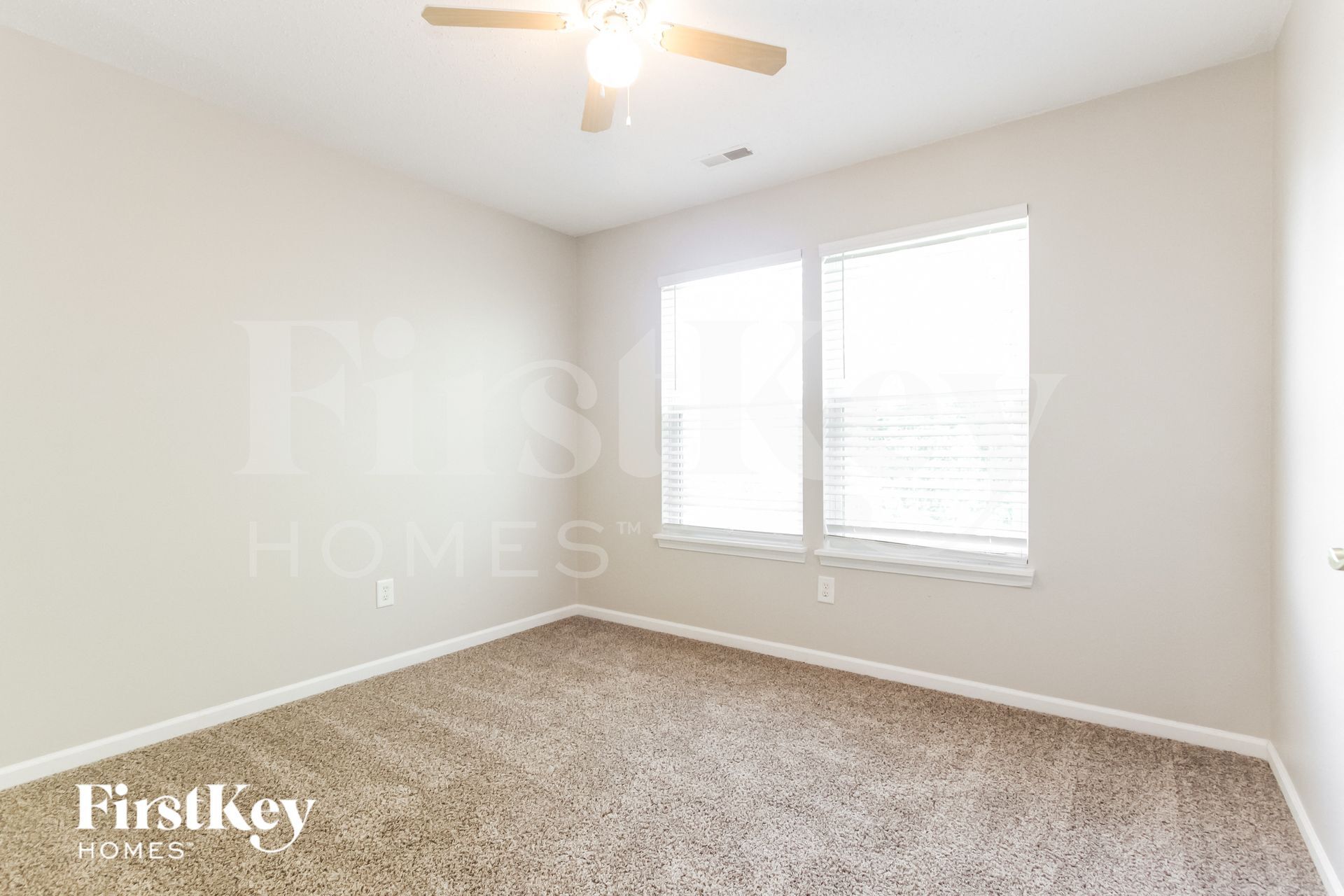 Building Photo - 7126 Parklake Pl