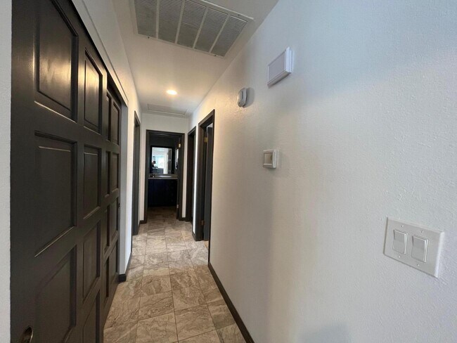 Building Photo - 1233 E Via Escuela