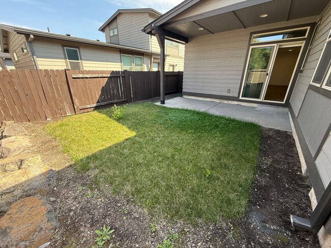 Building Photo - Newer 3 Bed/2 Bath Construction on Bend's Eastside - Cessna Drive