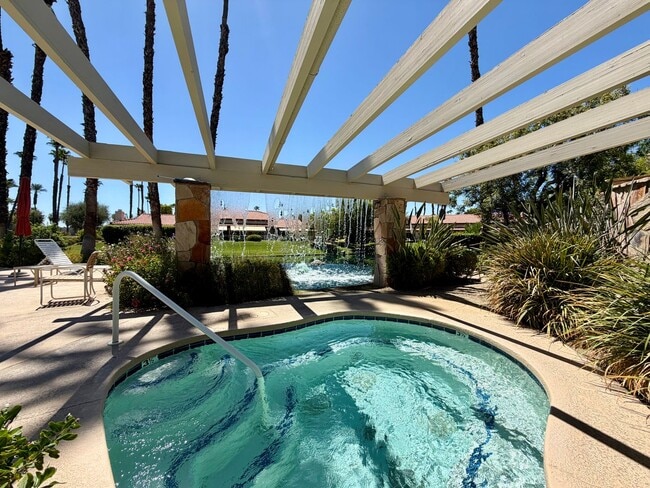 Building Photo - 112 Willow Lake Dr
