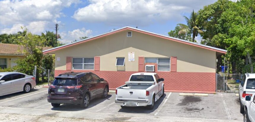 Building Photo - 2721 SW 8th St