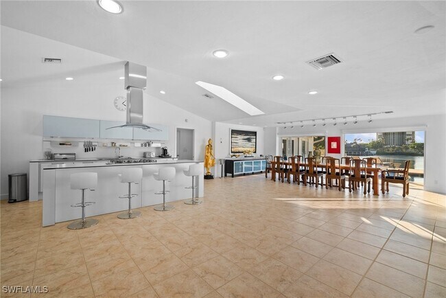 Building Photo - 319 Pirates Bight