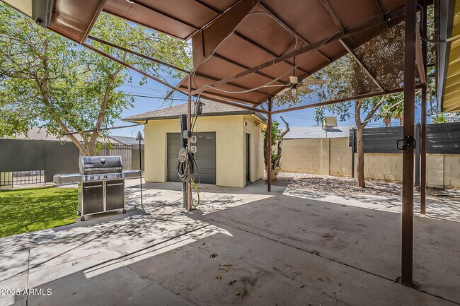 Building Photo - 8215 E Cypress St