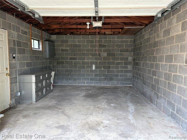 Building Photo - 60 W Meyers Ave