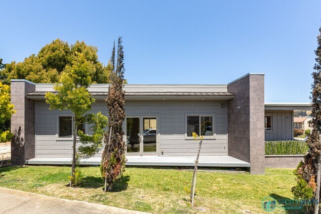 Building Photo - Miraloma: Remodeled & Detached Single Fami...