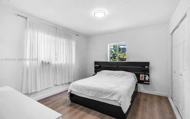 Building Photo - 1735 NE 147th St