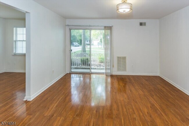 Building Photo - 34 Maple Ln