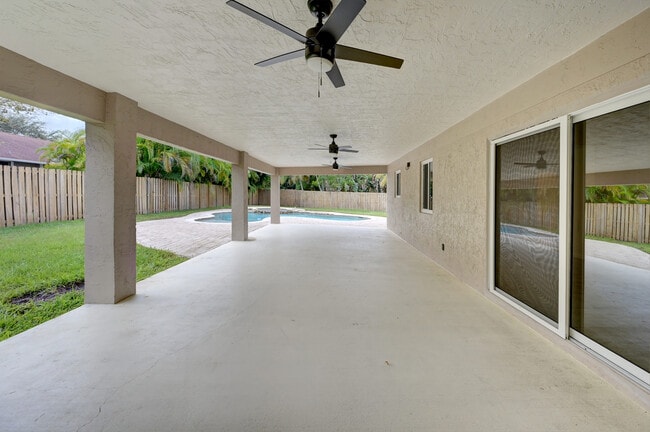 Building Photo - 630 SW 159th Terrace