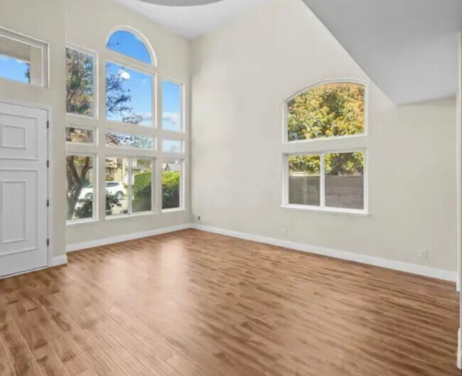 Building Photo - Single Family Home