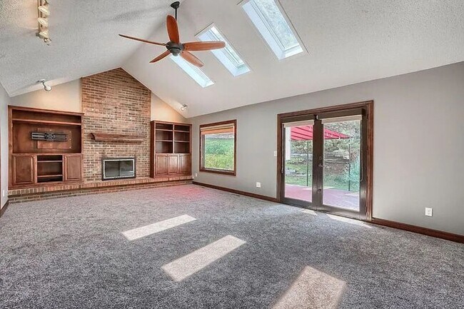 Building Photo - August 2026 Lakewood 5 Bedroom 2.5 Bathroom House with HUGE Backyard