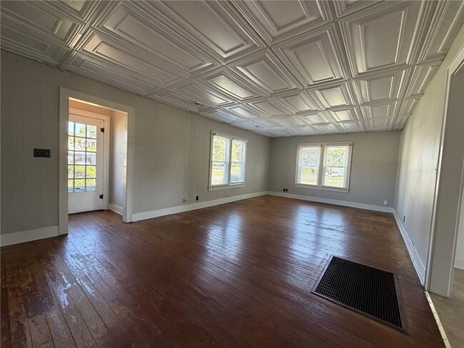 Building Photo - 403 SW E St