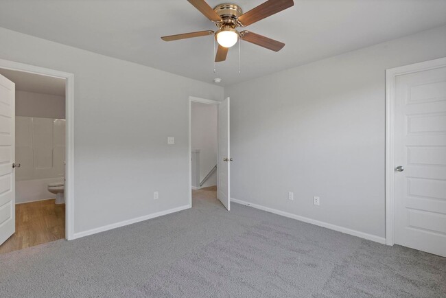 Building Photo - Townhouse For Rent in Holly Ridge