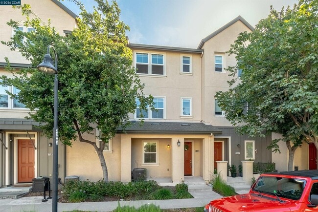 Building Photo - 3091 Madsen St