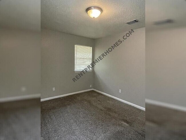 Building Photo - 11301 Donnie Dr