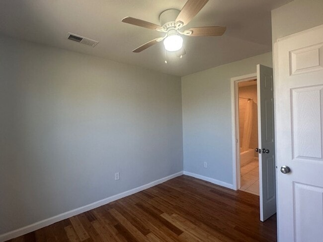 Building Photo - Ready for move in