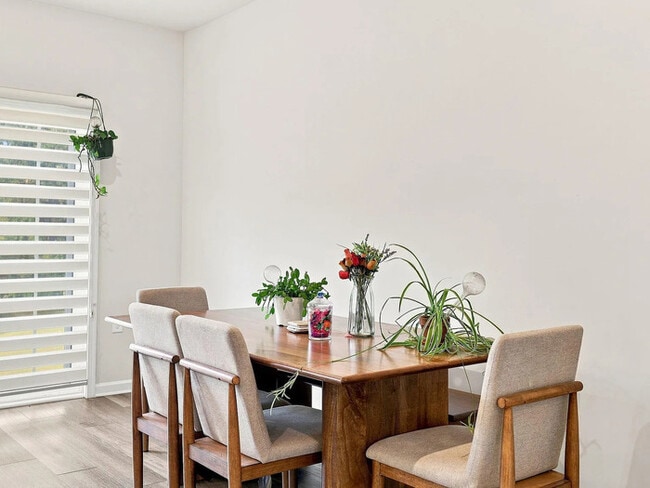 Building Photo - Lease OR Lease to Own