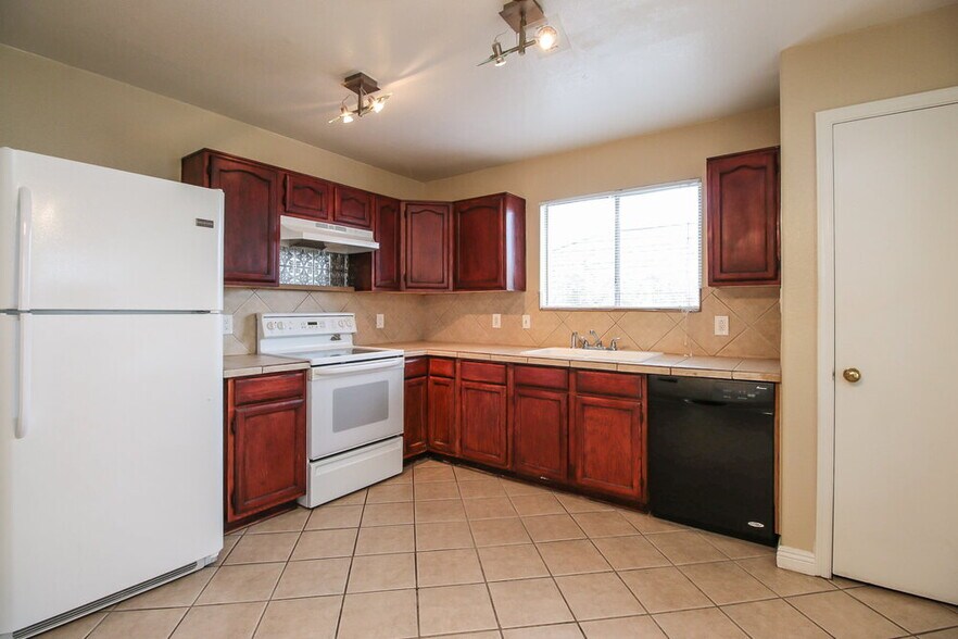 Building Photo - 1158 N Florence Dr