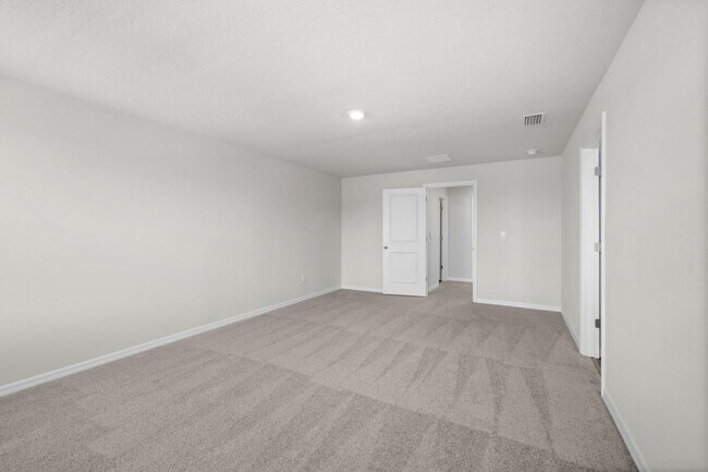 Building Photo - Spacious 5 Bedroom in Parrish!