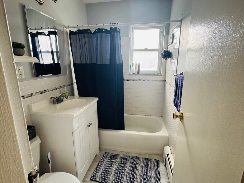 Bathroom - 79 Regency Park