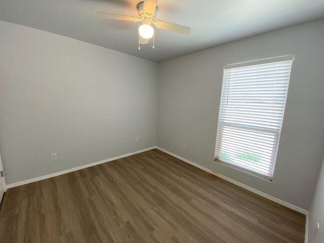 Building Photo - New 3/2/2 Duplex in Northwest Lubbock