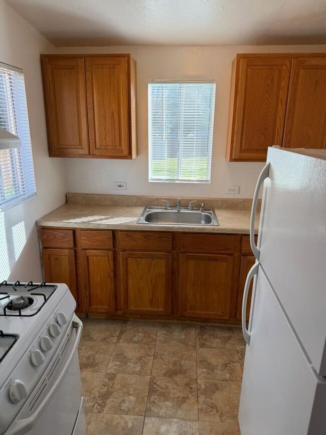 Building Photo - Cute Home in Shasta Lake City 1 bed 1 Bath but has a office area that doubles as a bedroom