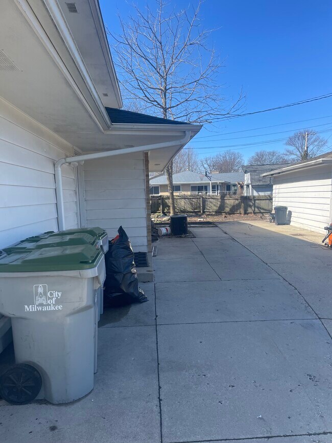 Building Photo - 3764 S Massachusetts Ave