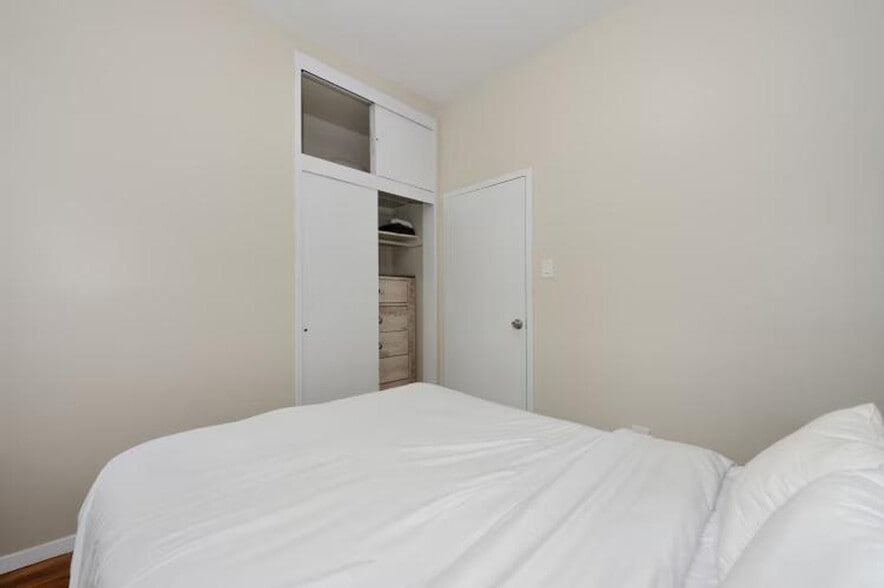 Building Photo - 348 E 34th St