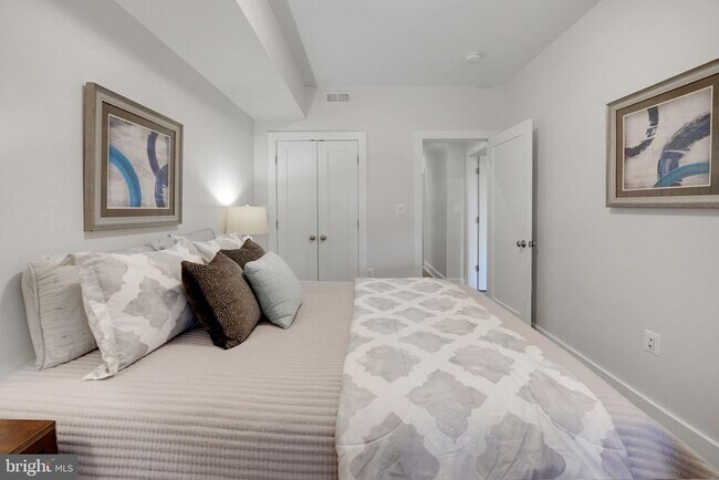 Building Photo - 3821 14th St NW