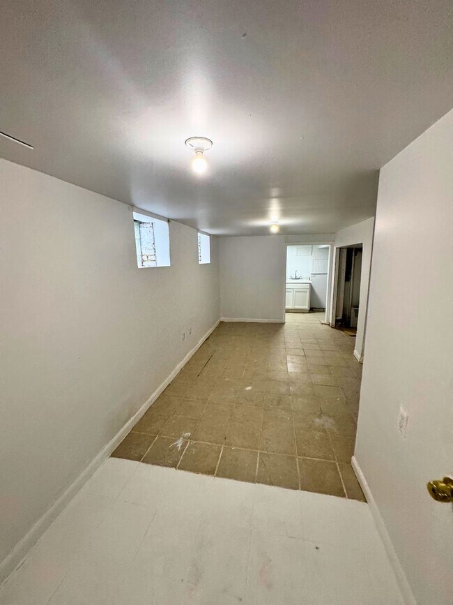 Building Photo - 548 Radnor Ave