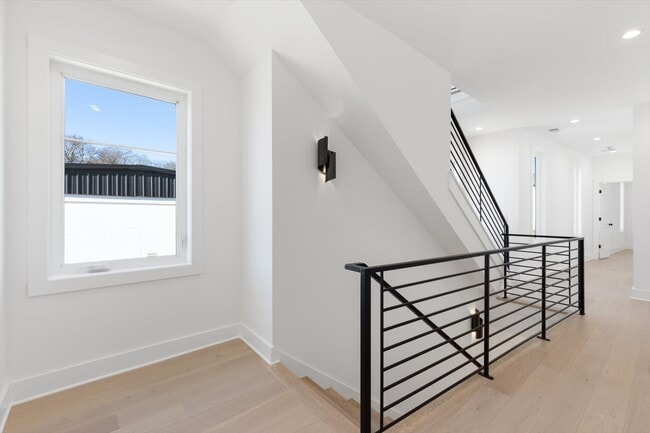 Building Photo - 766 Alloway St