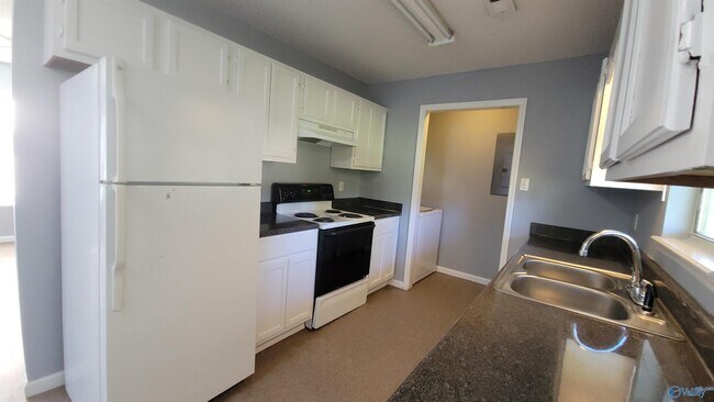 Building Photo - 6117 Melrose Rd NW