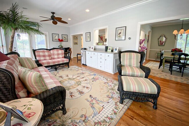 Building Photo - Beautifully FURNISHED Off Season 3bd/2.5 BA Single Family Home