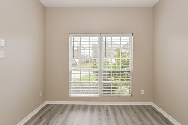 Building Photo - 1843 Macondray Dr