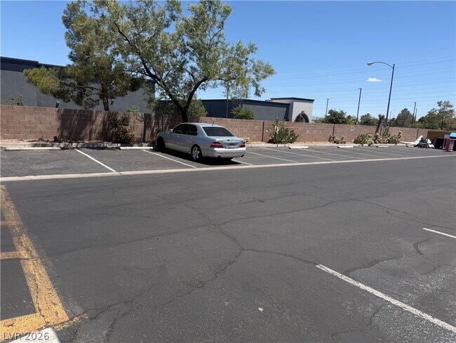 Building Photo - 7950 W Flamingo Rd