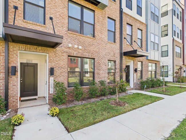 Primary Photo - 1251 Shaw View Aly