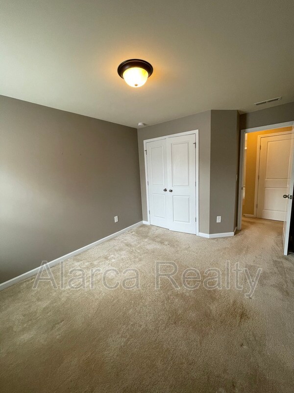 Building Photo - 2300 Blueberry St