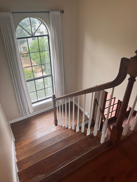 Building Photo - 515 Chesterfield Ave