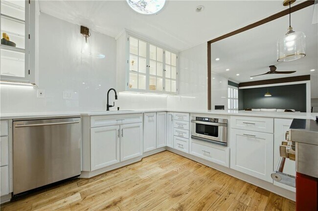 Building Photo - 2220 Spring Mill Cove